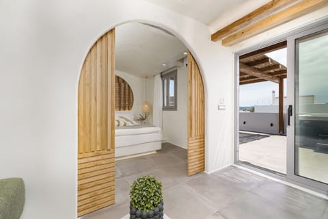 Exclusive Apartment, 2 Bedrooms, Beach View, Oceanfront | Premium bedding, down comforters, pillowtop beds, in-room safe