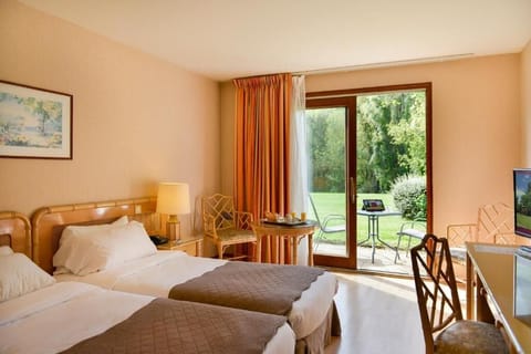 Minibar, desk, free WiFi, bed sheets