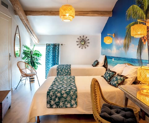 Superior Triple Room | Desk, free WiFi, bed sheets