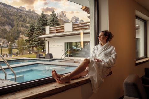 Couples treatment rooms, sauna, hot tub, steam room, hot springs