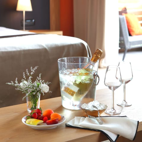 Junior Suite | Minibar, in-room safe, blackout drapes, soundproofing