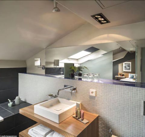 Frette Italian sheets, premium bedding, pillowtop beds, in-room safe