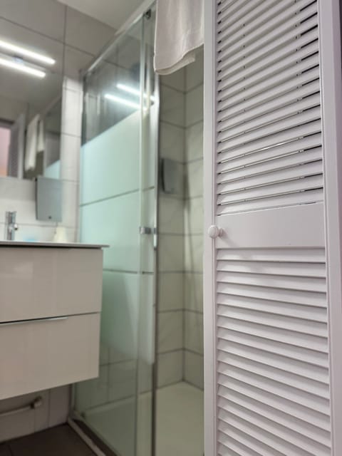 Double Room | Bathroom | Free toiletries, hair dryer, towels