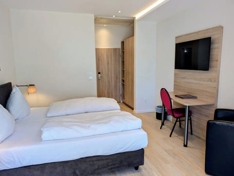 Double Room (Lorenzhof) | Desk, iron/ironing board, free WiFi, bed sheets