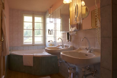 Family Room, Balcony, Mountain View (Nr. 4) | Bathroom | Free toiletries, hair dryer, bathrobes, towels