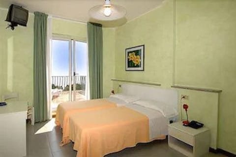 Double Room | In-room safe, free WiFi