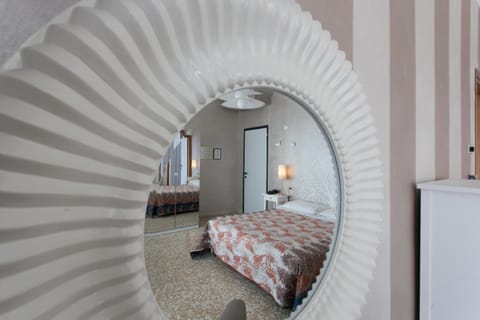 In-room safe, free WiFi