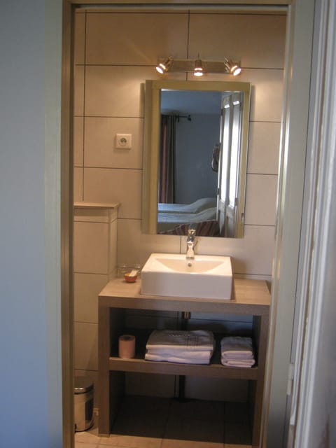 Double Room, Ensuite, Garden View (Confort) | Bathroom sink