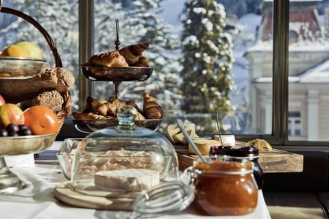 Daily buffet breakfast for a fee