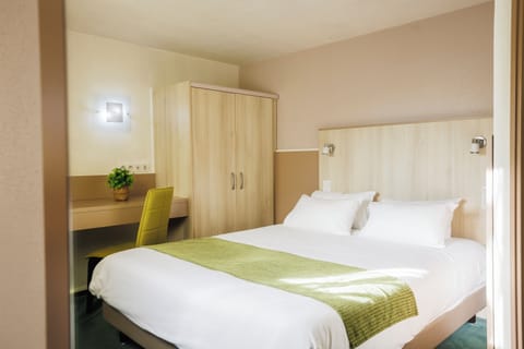 Double Room | Desk, soundproofing, iron/ironing board, free cribs/infant beds