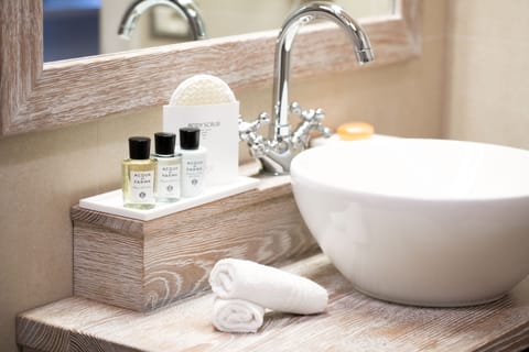 Separate tub and shower, free toiletries, hair dryer, bathrobes