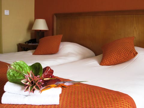 Double or Twin Room, Park View | Premium bedding, in-room safe, desk, soundproofing