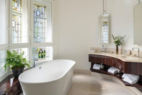 Suite, 1 King Bed (Garden View) | Bathroom | Free toiletries, hair dryer, bathrobes, slippers