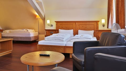 Family Room | In-room safe, desk, blackout drapes, free WiFi