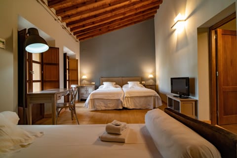 Standard Studio, 1 Bedroom, Kitchen | Premium bedding, in-room safe, desk, free WiFi