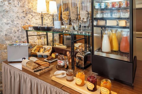 Daily buffet breakfast (EUR 15 per person)