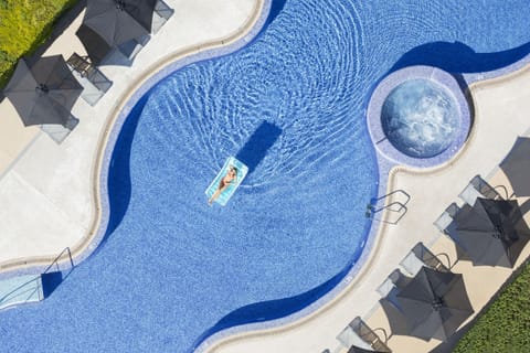 Indoor pool, 3 outdoor pools, pool umbrellas, sun loungers