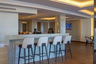 Lobby lounge