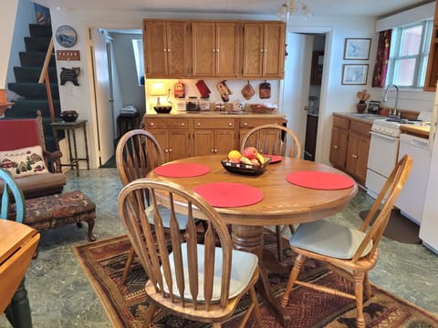 ~*~ Maggie Valley Chalet ~*~
 * Comfortable * Relaxing *
       ~ Gas heat/ AC ~