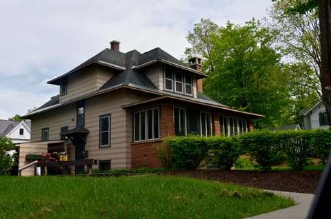 86 Hillcrest Avenue - Front facing view