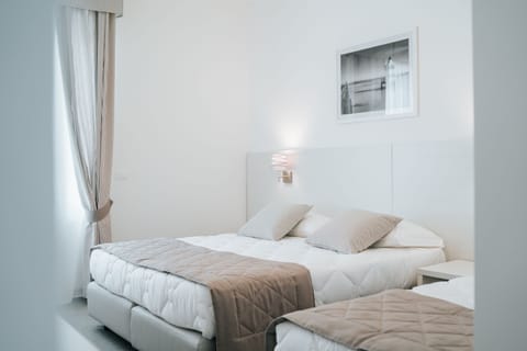 Premium bedding, in-room safe, desk, cribs/infant beds