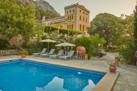 Outdoor pool, open 8:00 AM to 9:00 PM, pool umbrellas, sun loungers