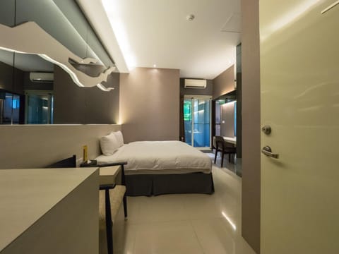 Down comforters, desk, soundproofing, rollaway beds