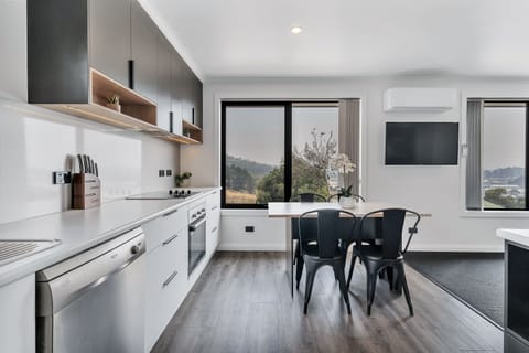 Superior Apartment, 2 Bedrooms, Kitchen, Mountain View | Private kitchen | Full-size fridge, microwave, oven, stovetop