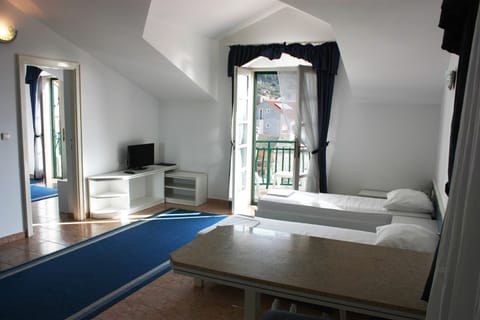 Presidential Apartment, Balcony, Sea View | Living area