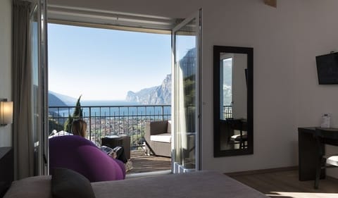 Superior Room | Memory foam beds, in-room safe, free WiFi