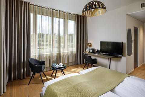 Twin Room, Corner | Premium bedding, in-room safe, desk, soundproofing