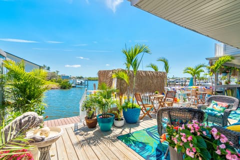 Deluxe King Studio Waterfront | Water view