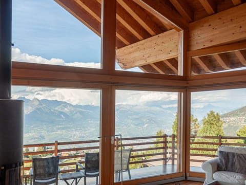 Sky, Property, Wood, Shade, Lighting, Architecture, Mountain, Cloud, Real Estate