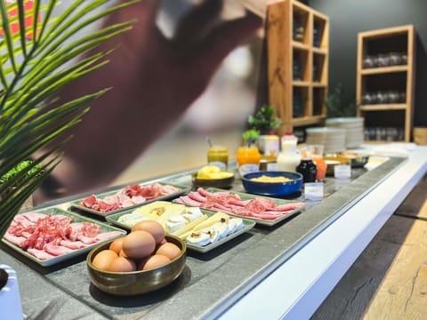 Daily buffet breakfast for a fee