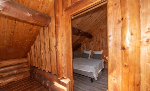 Etage chambre lit double locations chalets toute l'année La Bresse Vosges