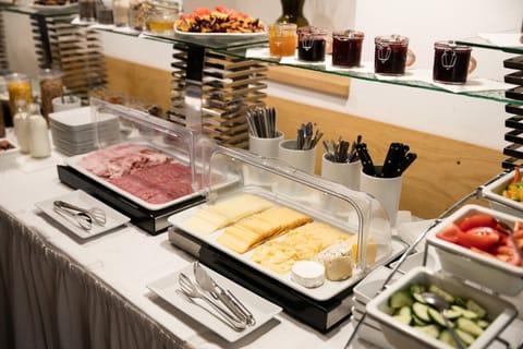 Daily buffet breakfast for a fee