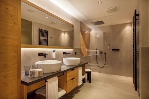 Premium bedding, in-room safe, individually decorated