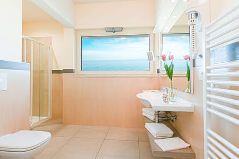 In-room safe, desk, free WiFi, wheelchair access