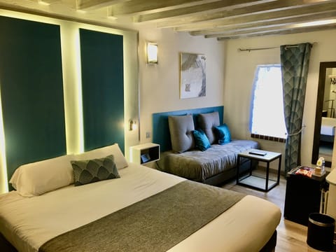 Superior Single Room | Minibar, desk, soundproofing, iron/ironing board