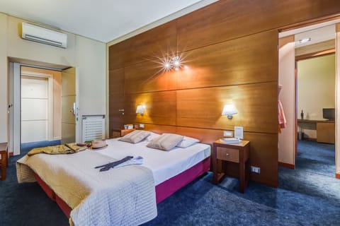 Select Comfort beds, minibar, in-room safe, desk