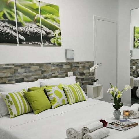 Basic Triple Room, 1 Bedroom | Down comforters, in-room safe, desk, free WiFi