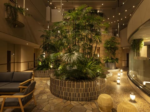 Lobby lounge
