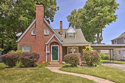 Indianapolis Vacation Rental | 4BR | 3BA | 1,000 Sq Ft | Steps Required