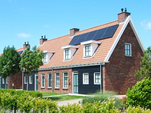 Plant, Sky, Window, Property, Building, Tree, Land Lot, House, Brick