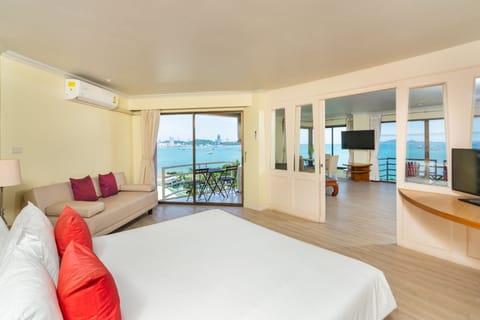 Panoramic Room, 1 King Bed, Sea View | In-room safe, laptop workspace, iron/ironing board, free WiFi