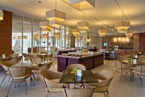 Daily buffet breakfast for a fee