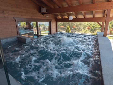 Couples treatment rooms, sauna, hot tub, Turkish bath, body treatments
