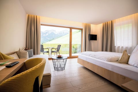 Exclusive Double Room | Minibar, in-room safe, desk, WiFi (free)