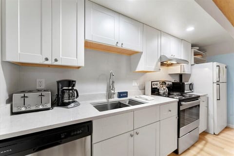 Main Level - Kitchen