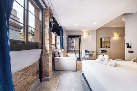 Superior Studio, Kitchenette | Living area | Plasma TV
